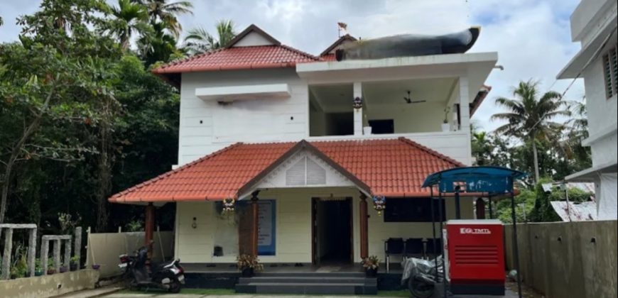 Waterfront Homestay for Sale in Punnamada, Alappuzha